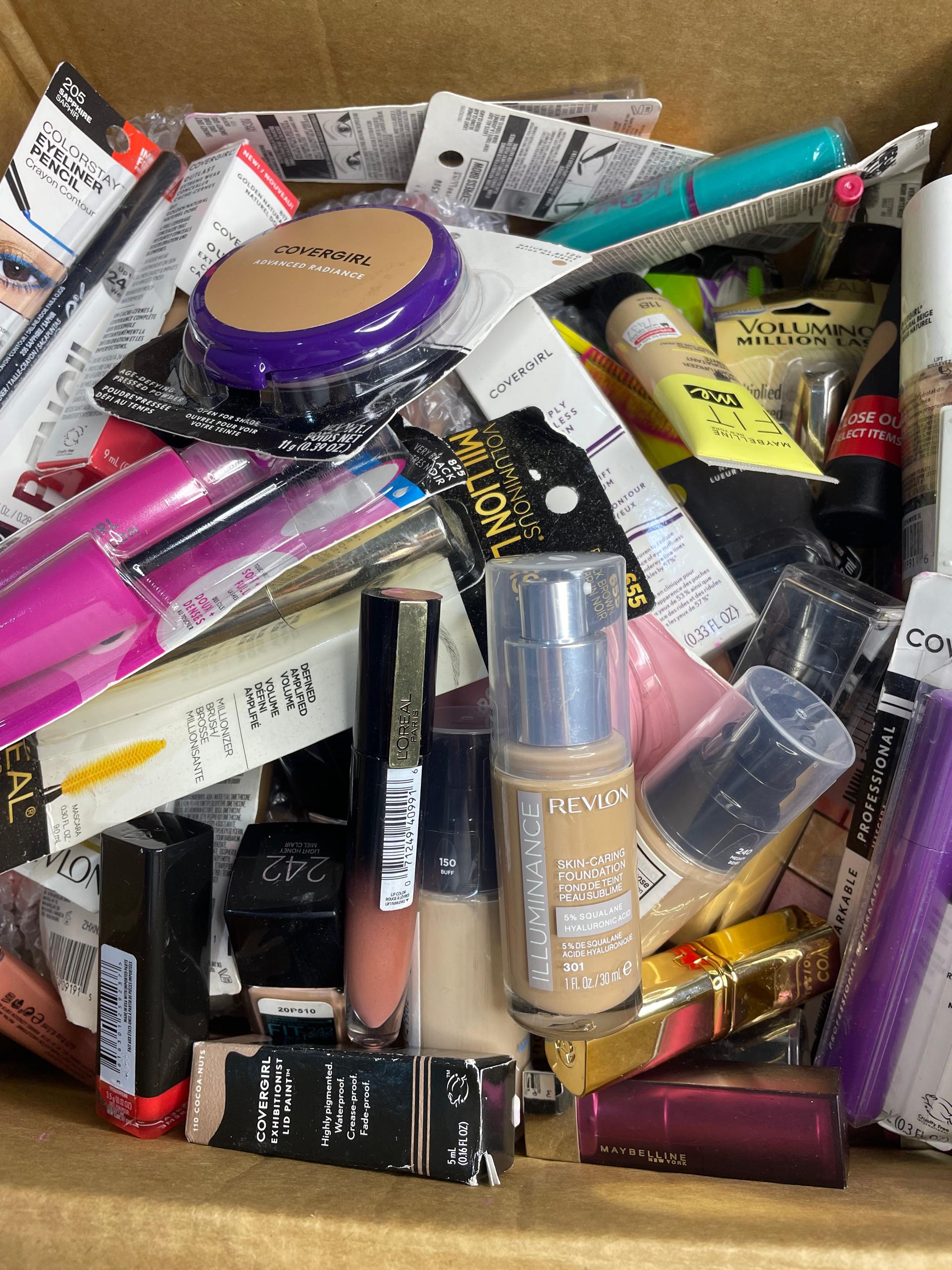 ⭐ Caja de Cósmeticos Premium Surtida marcas TOP - 125 Productos (3.75$/Unidad) ⭐