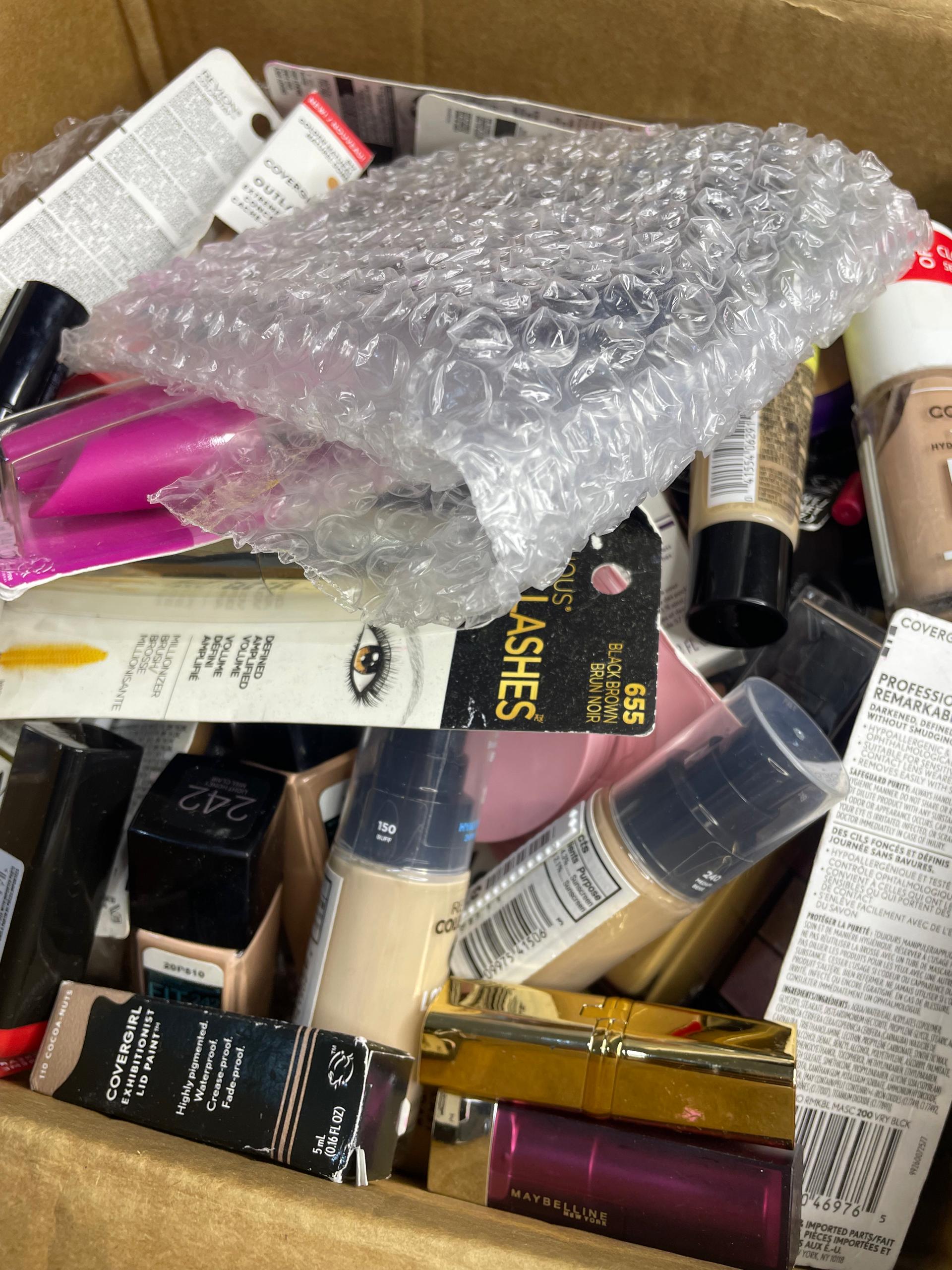 ⭐ Caja de Cósmeticos Premium Surtida marcas TOP - 125 Productos (3.75$/Unidad) ⭐