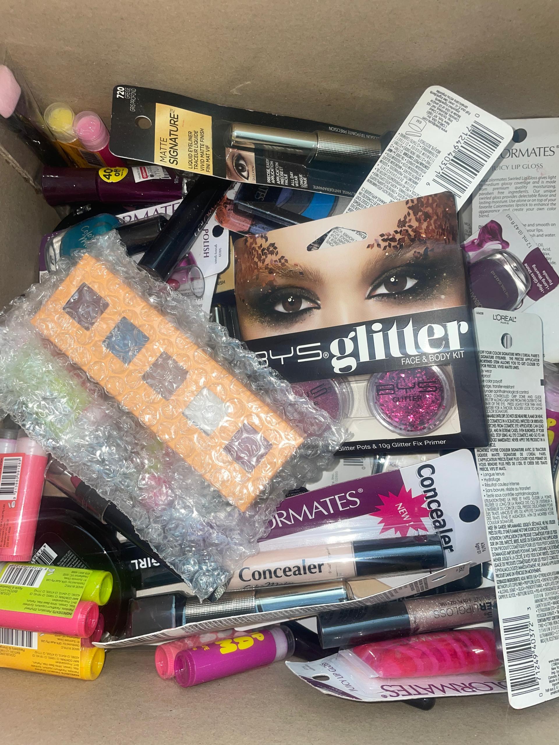 Caja de Cósmeticos Surtida - 200 Productos (1.4$/Unidad)