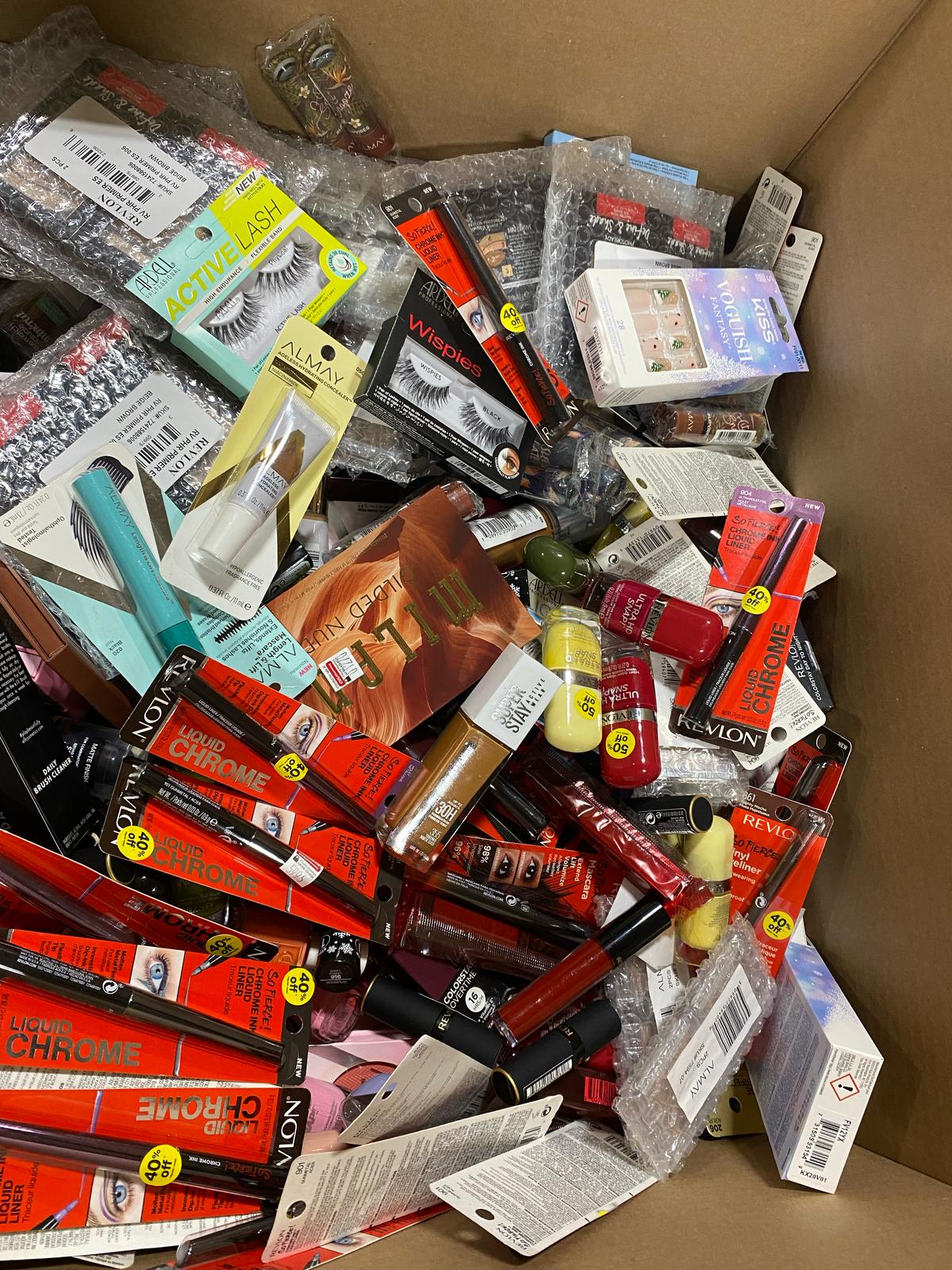 ⭐ Caja de Cósmeticos Premium Surtida marcas TOP - 125 Productos (3.75$/Unidad) ⭐