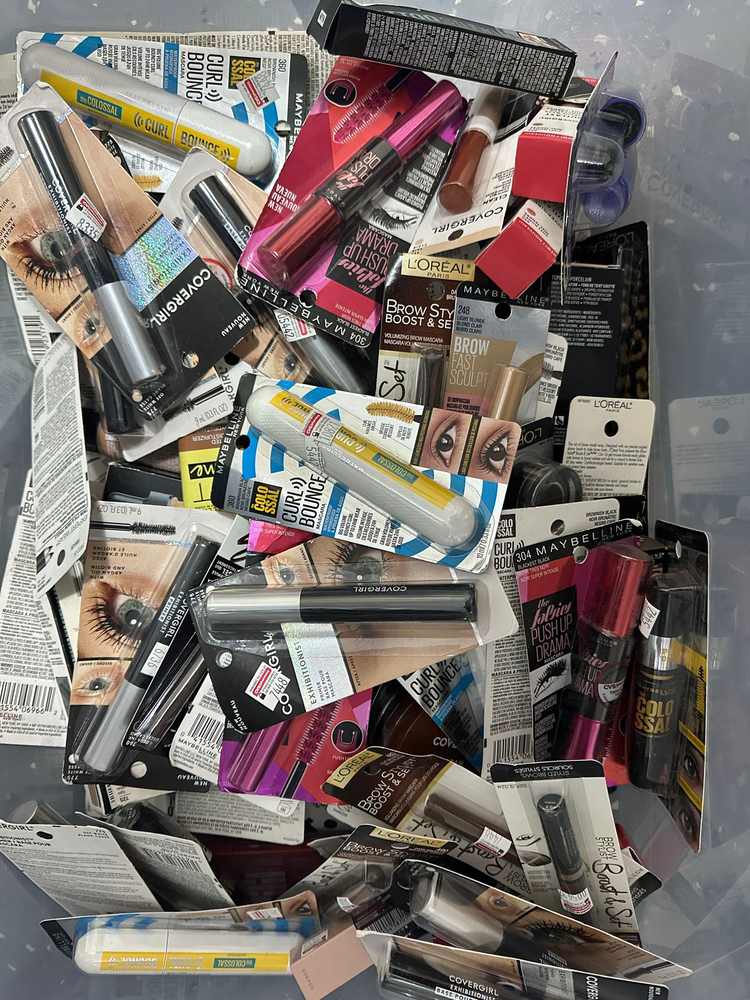 ⭐ Caja de Cósmeticos Premium Surtida marcas TOP - 125 Productos (3.75$/Unidad) ⭐