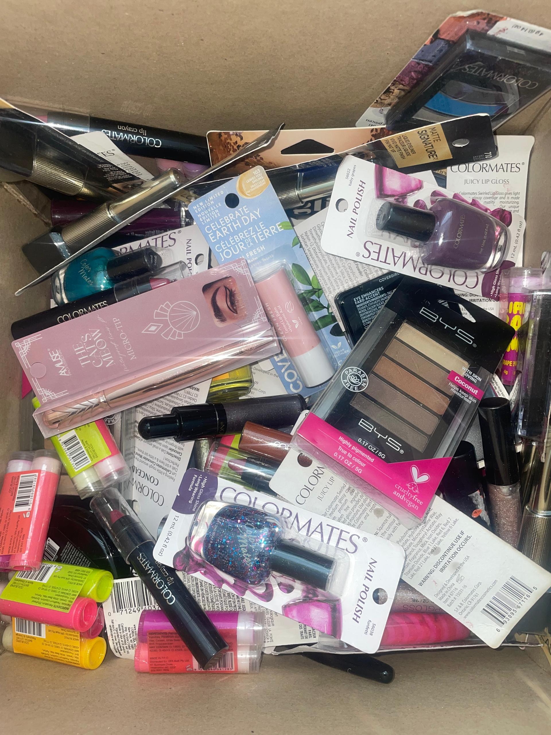 Caja de Cósmeticos Surtida - 100 Productos (1.5$/Unidad)