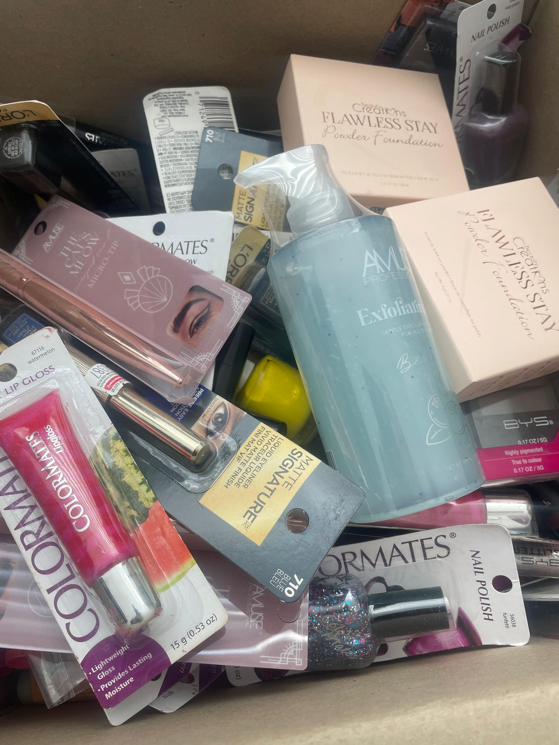 Caja de Cósmeticos Surtida - 100 Productos (1.5$/Unidad)