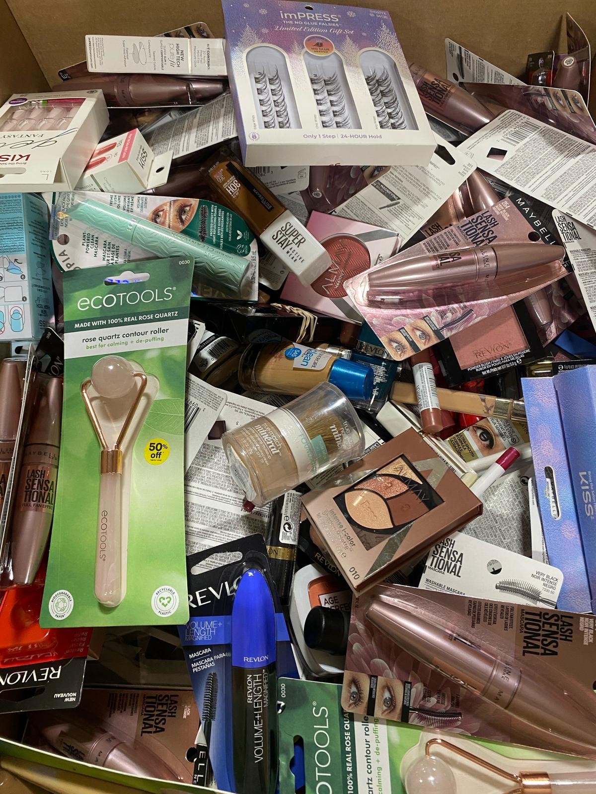 ⭐ Caja de Cósmeticos Premium Surtida marcas TOP Maybelline, L´Oreal, Revlon, Ardell, Covergirl, Almay - 250 Productos (3.00$/Unidad) ⭐