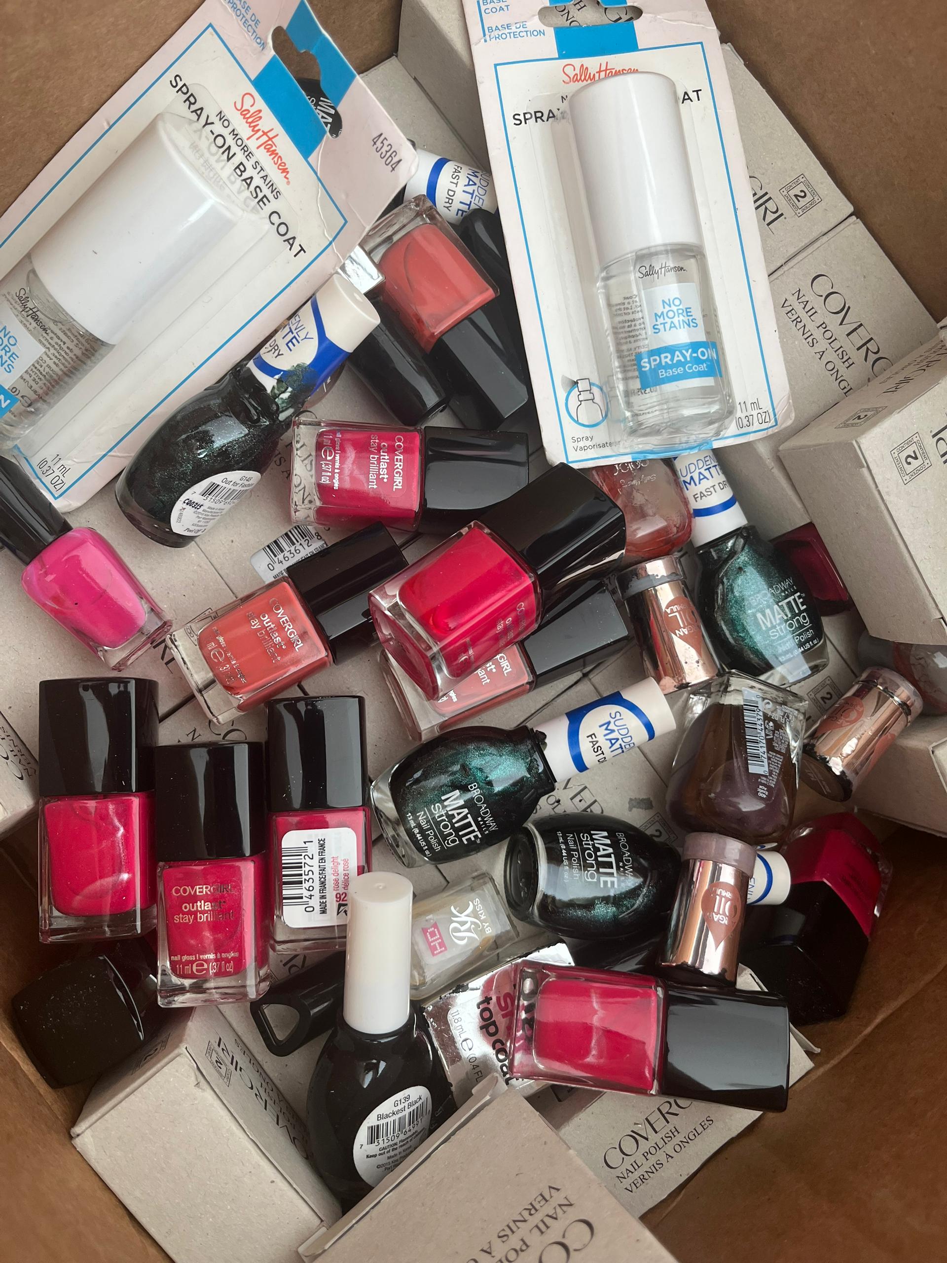 Surtido de esmaltes y accesorios para las uñas minimo 5 Unds (0,80$C/U)