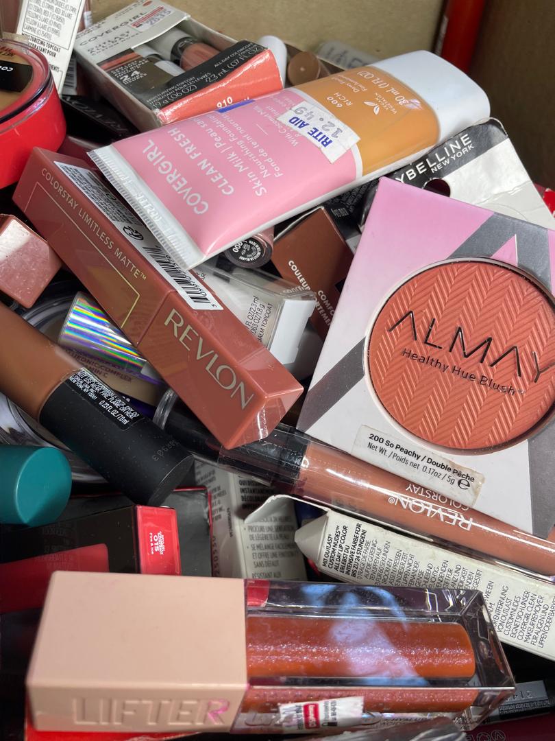 ⭐ Caja de Cósmeticos Premium Surtida marcas TOP - 100 Productos (Desde 2.62$/Unidad) ⭐