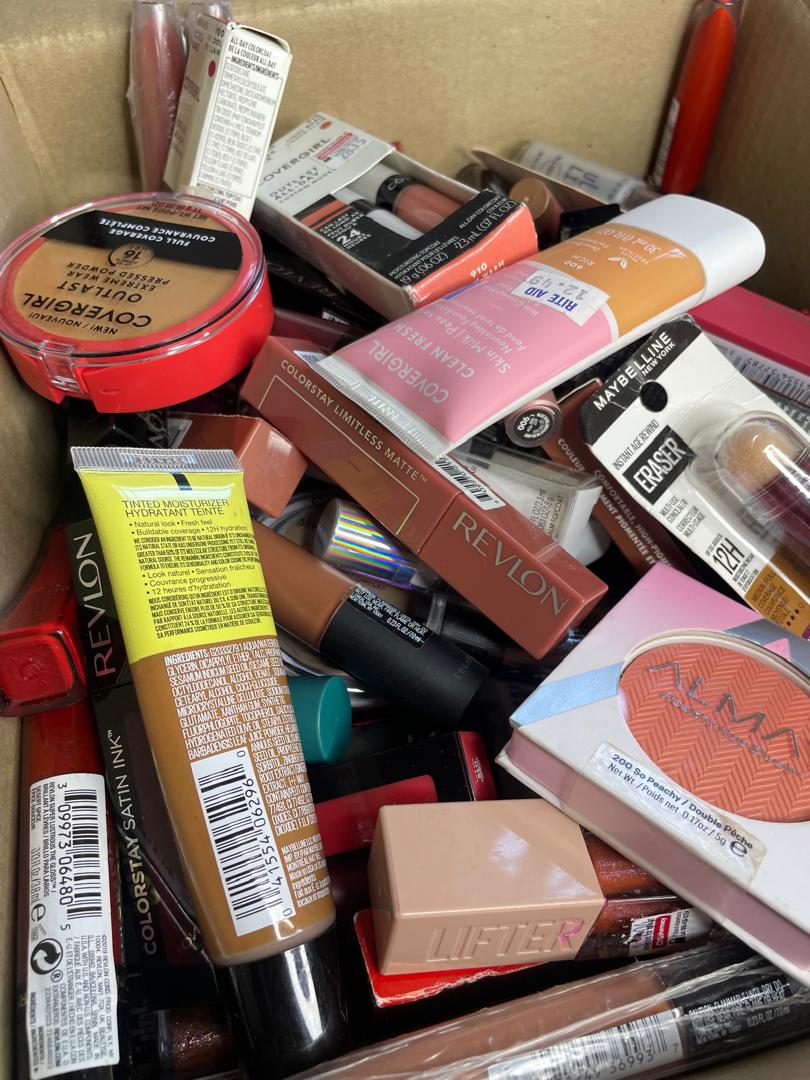 ⭐ Caja de Cósmeticos Premium Surtida marcas TOP - 100 Productos (Desde 2.62$/Unidad) ⭐